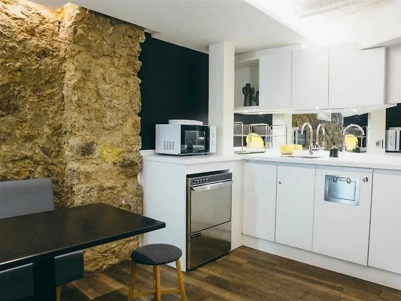 Beautiful Belleville Hotel & Hostel *