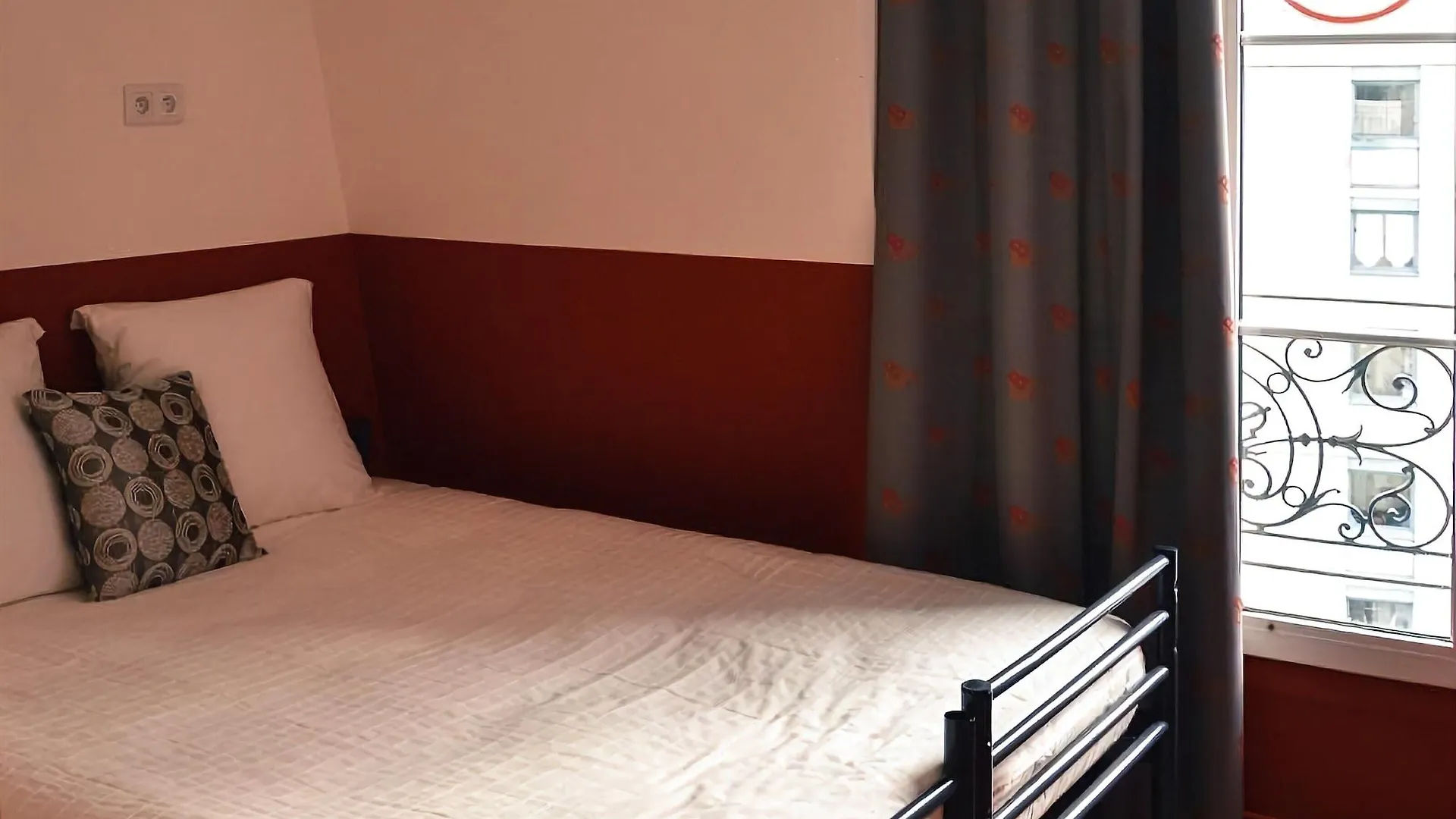 Beautiful Belleville Hotel & Hostel Hostel