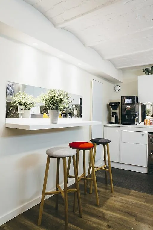 Beautiful Belleville Hotel & Hostel Hostel