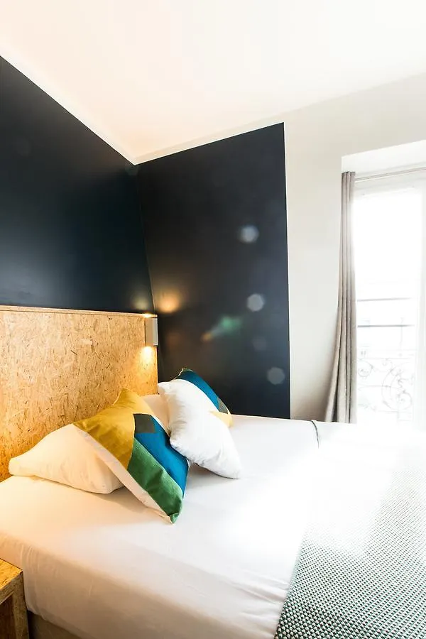 Beautiful Belleville Hotel & Hostel
