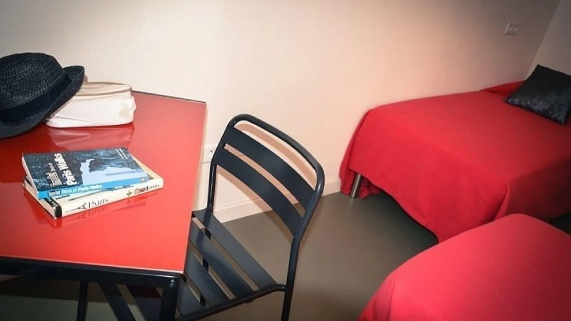 Beautiful Belleville Hotel & Hostel *